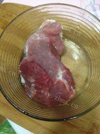 家常菜香辣水煮肉片做法图解1)