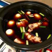 香滑的红烧肉烧蛋做法图解5)