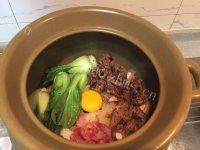 美味的腊味排骨煲仔饭做法图解7)