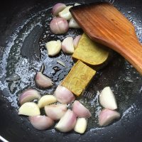 美味营养的咖喱鱼蛋做法图解5)