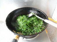 美味鸡蛋虾皮炒韭菜做法图解6)