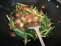 家常蒜苗回锅肉做法图解9)