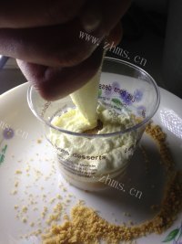 简单的木糠杯做法图解4)