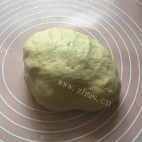 自制蜜豆面包卷做法图解4)