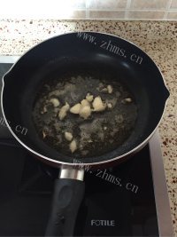 美味的酸豆角炒肉末做法图解3)