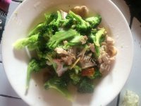 营养丰富的西兰花炒肉片做法图解5)