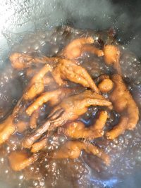 营养丰富的红烧鸡爪做法图解11)