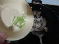 美味的萝卜鱼卷做法图解4)