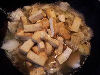 味道不错的白菜炖豆腐做法图解10)