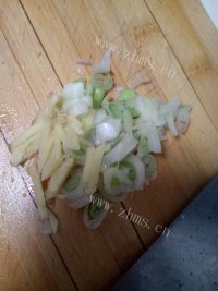 美味的煎带鱼做法图解2)