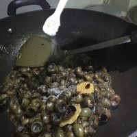 珍馐美味的炒田螺做法图解7)