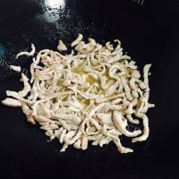 独特的莴笋炒肉丝做法图解3)