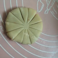 诱人的樱花酥做法图解16)