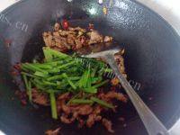 家常菜芹菜炒肉做法图解12)