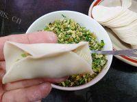 自己做的芹菜鸡蛋水饺做法图解10)