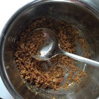 美味的猪油渣馄饨做法图解4)