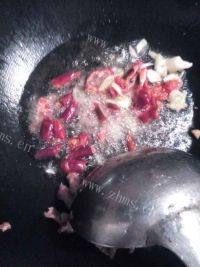 养颜的芹菜炒肉做法图解6)