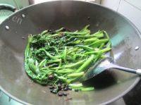 家常菜豆豉鲮鱼炒油麦菜做法图解6)