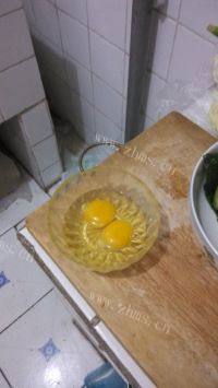 家常菜青椒炒鸡蛋做法图解2)