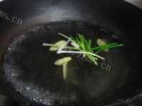 美味的白灼基围虾做法图解3)