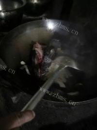 质嫩爽口的鱼头汤做法图解3)