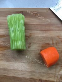 炒莴笋做法图解2)