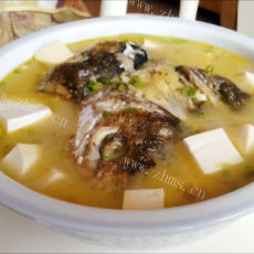 玉盘珍馐的鱼头豆腐汤