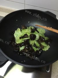家常菜莴笋炒木耳