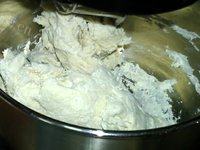 自制饺子皮做法图解4)