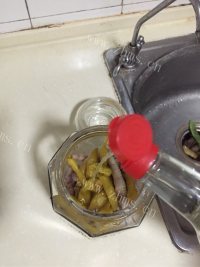 香气浓郁的泡椒凤爪做法图解10)