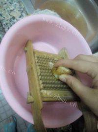 美味的客家盐焗鸡做法图解3)