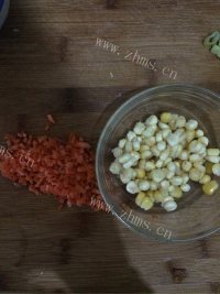 美味的玉米炒饭做法图解3)