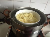 好看的土豆凤尾虾球做法图解3)