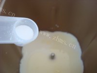 美味山楂果酱面包做法图解2)