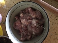 营养砂锅猪肉煲做法图解3)