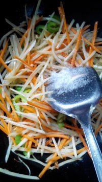 唇齿留香的酸辣土豆丝做法图解8)