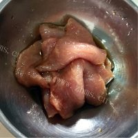 清爽可口的香煎猪排做法图解3)