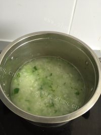 香气浓郁的菜粥做法图解4)