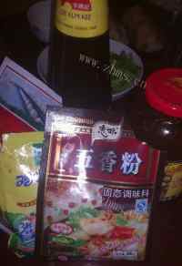 家常菜蒜苗炒肉做法图解2)