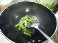 家常菜青椒炒豆皮做法图解4)