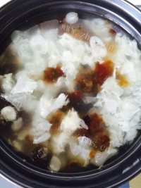 营养的桃胶皂米银耳羹做法图解7)
