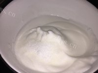 唇齿留香的戚风蛋糕做法图解8)