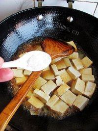 蒜苗烧豆腐做法图解5)