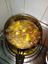 美味的孜然土豆条做法图解4)