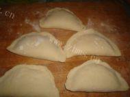 美味的韭菜馅饼做法图解3)