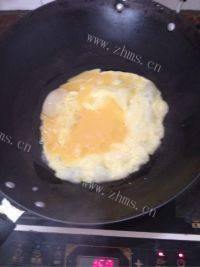 美味的西红柿蛋炒饭做法图解3)