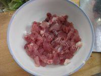 美味早餐瘦肉蔬菜粥做法图解2)