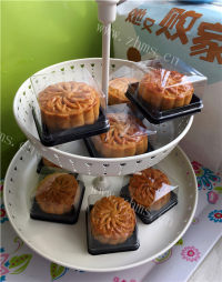 自制蛋黄莲蓉月饼做法图解31)