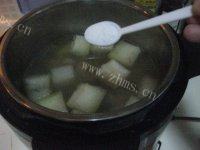 美味的冬瓜薏米排骨汤做法图解12)