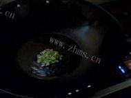 喷香的韭菜炒豆腐做法图解6)